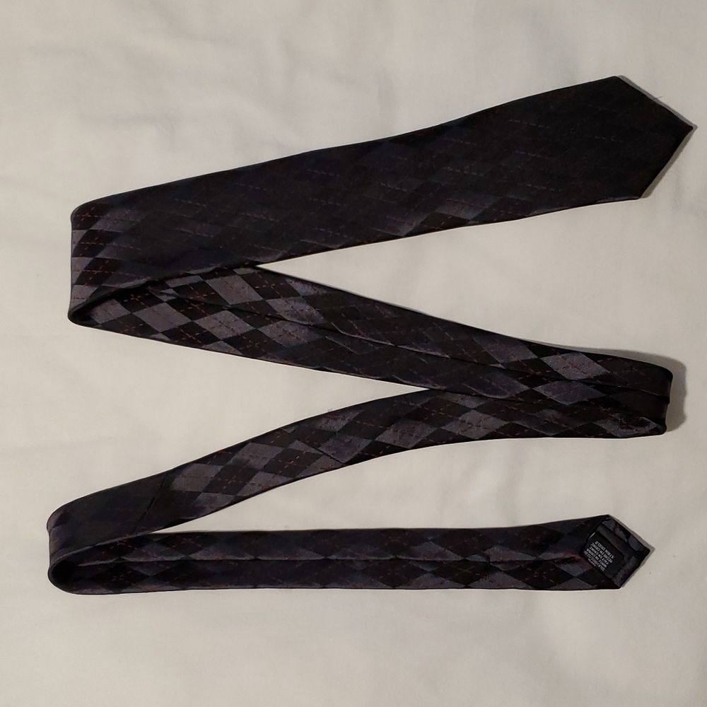 Men's Van Huesen black and Grey with red stitch pattern tie